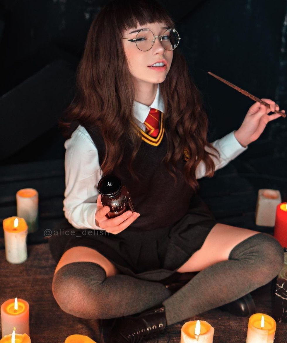 Ʒģcoserд Moaning Myrtle Delish ͼ Alice 1ҳ